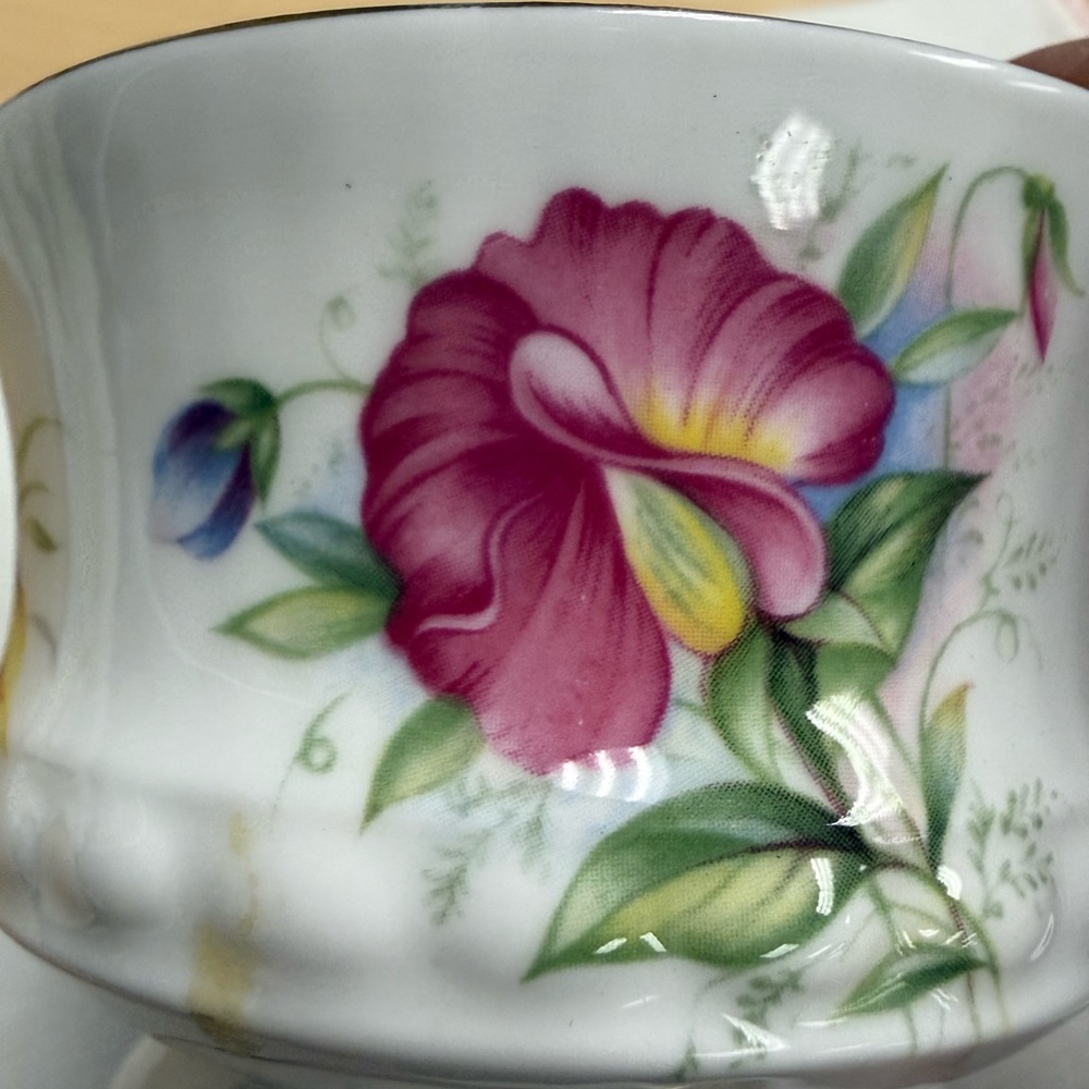 Vintage Queens Fine Bone China Floral Sugar or Trinket Bowl with Lid Vintage - Picture 9 of 12